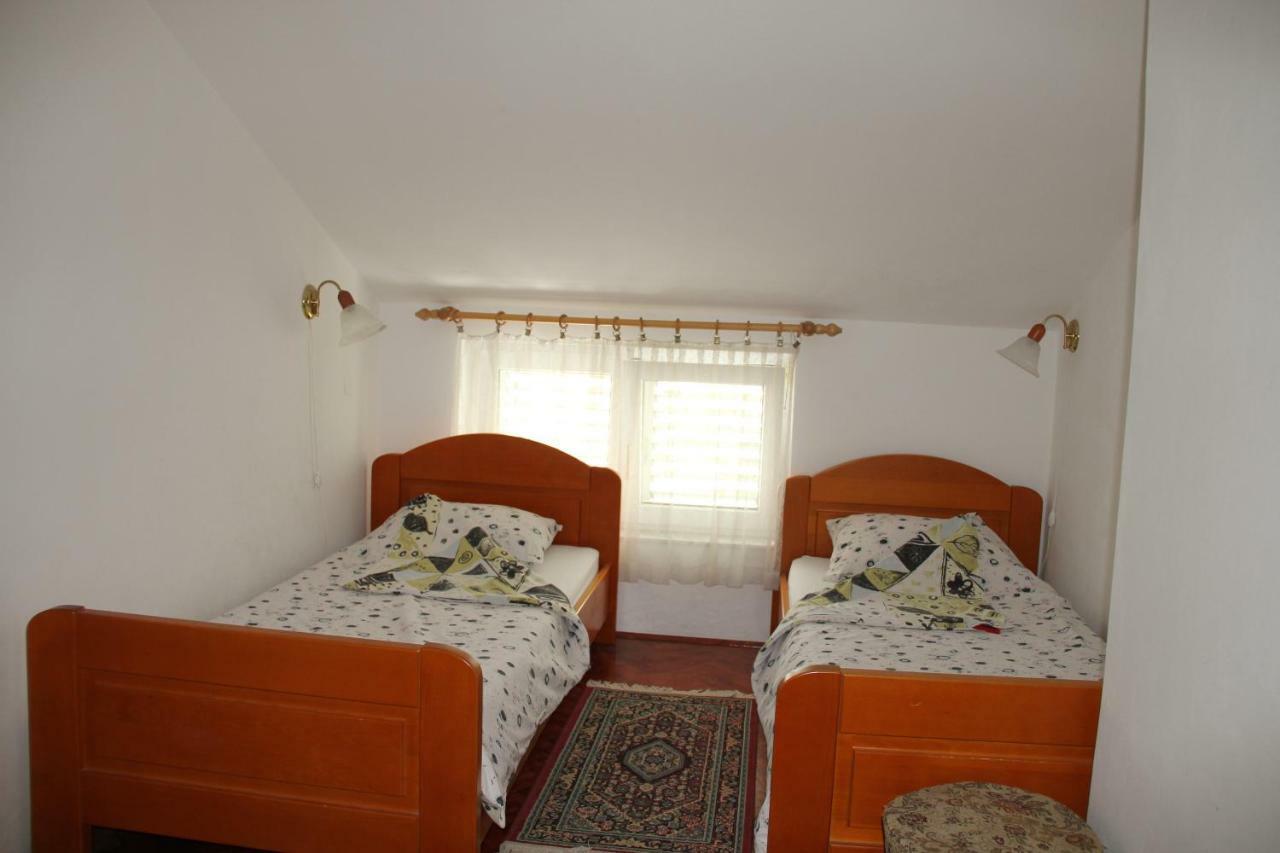 Apartmani Rasan Malinska Exterior foto