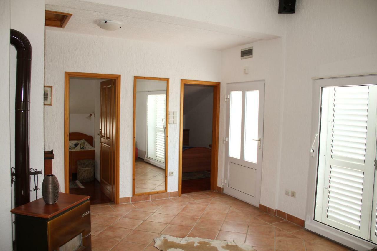 Apartmani Rasan Malinska Exterior foto