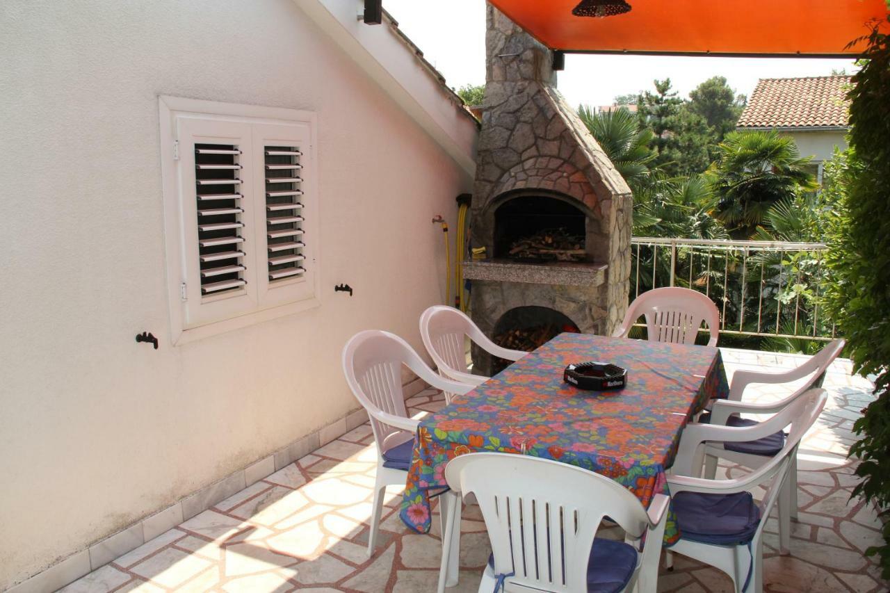 Apartmani Rasan Malinska Exterior foto